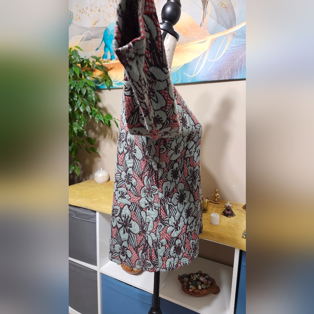 Cut Loose Medium Jacquard Textured Floral Print 3/4 Sleeve Boatneck Tee - Picture 6 of 9